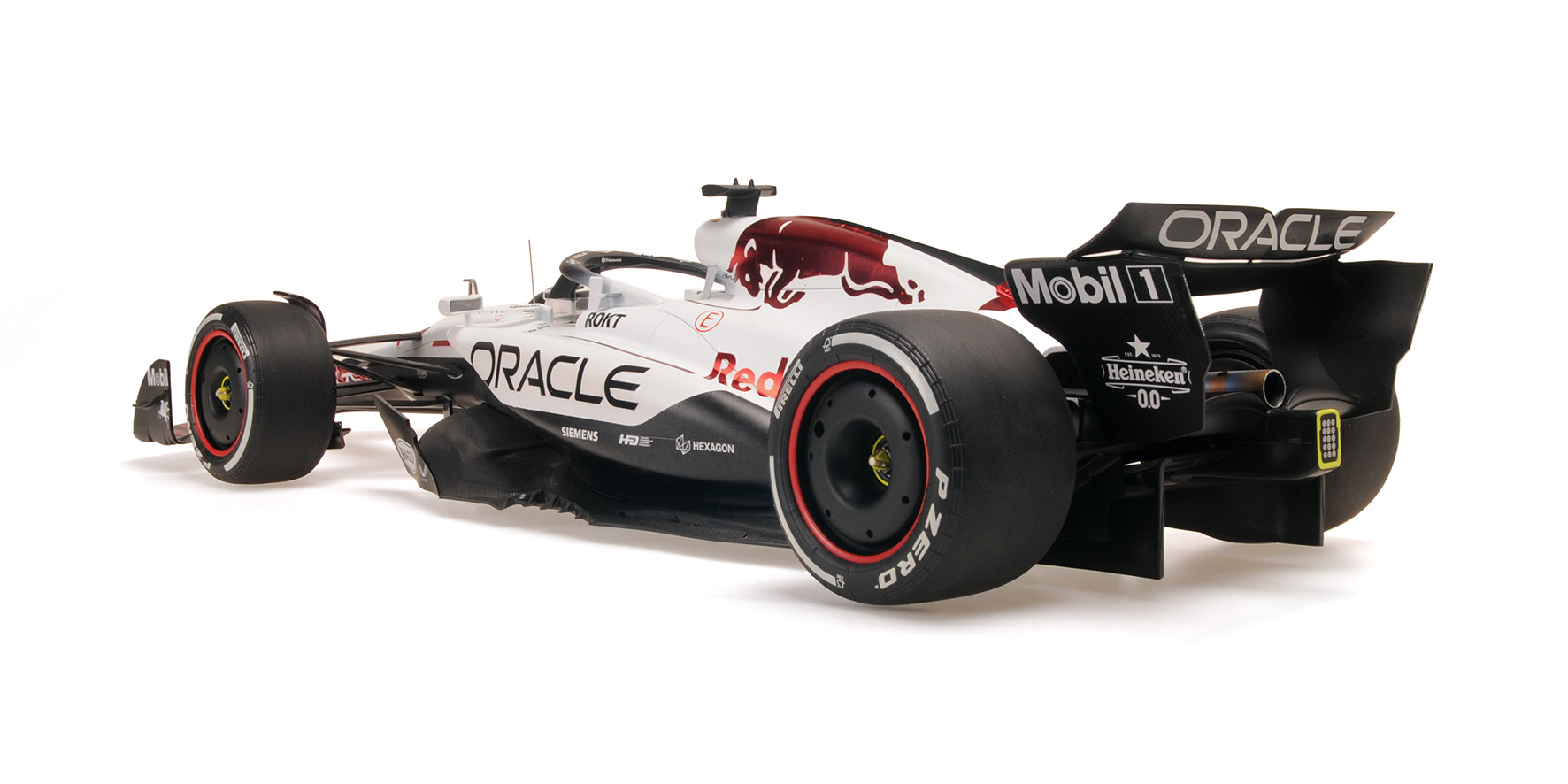 ORACLE RED BULL RACING RB21 - MAX VERSTAPPEN - WINNER JAPANESE GP 2025 W FIGURINE, 2 PITBOARDS AND POSITION BOARD