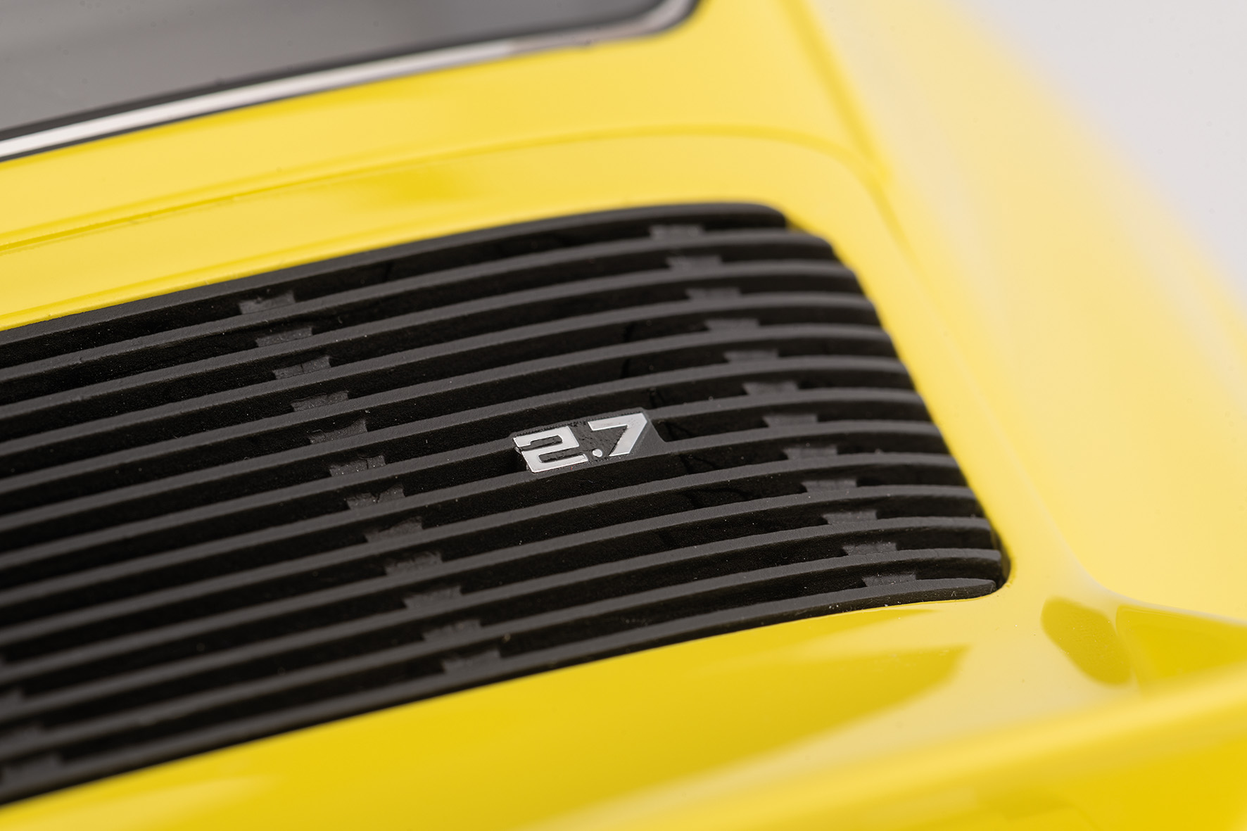 PORSCHE 911 CARRERA RS 2.7 TOURING - 1972 - GELB MIT SCHWARZEM DEKOR