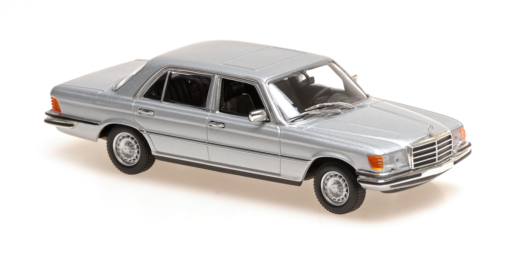 MERCEDES-BENZ 450 SEL 6.9 - 1972 - SILVER
