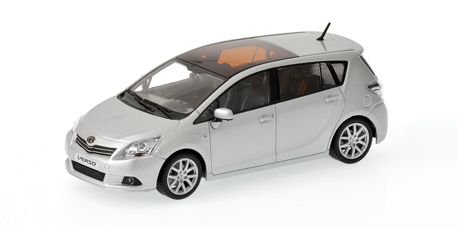 TOYOTA VERSO - 2009 - SILVER