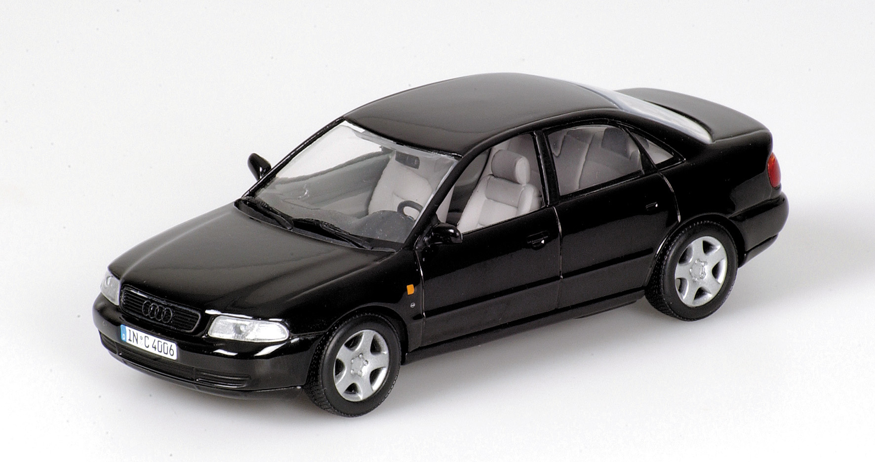 AUDI A4 - 1995 - BLACK METALLIC