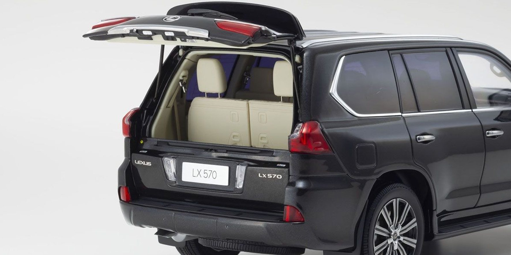 LEXUS LX570 - STAR LIGHT BLACK (08955SBK)