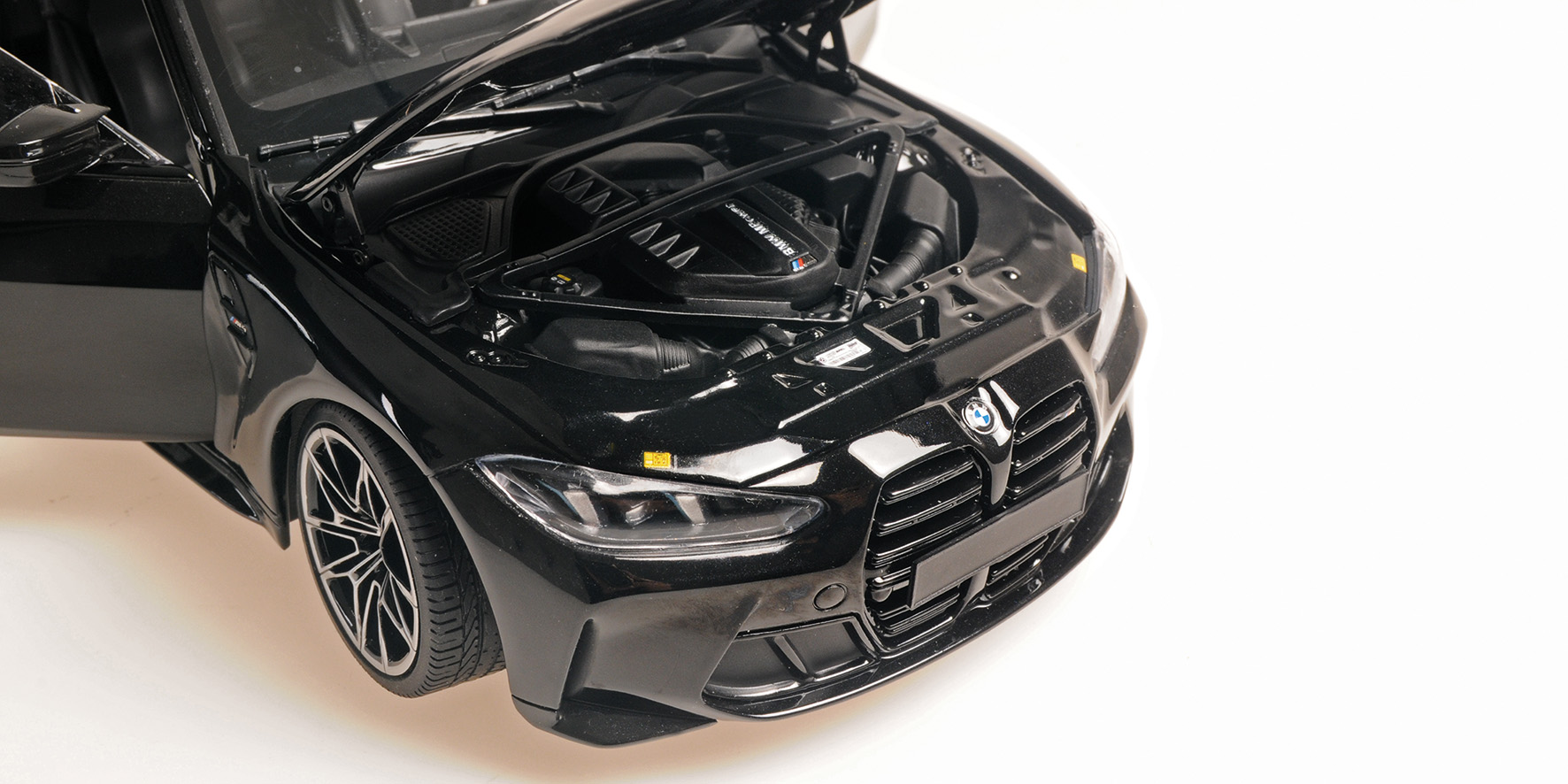 BMW M4 - 2024 - BLACK METALLIC