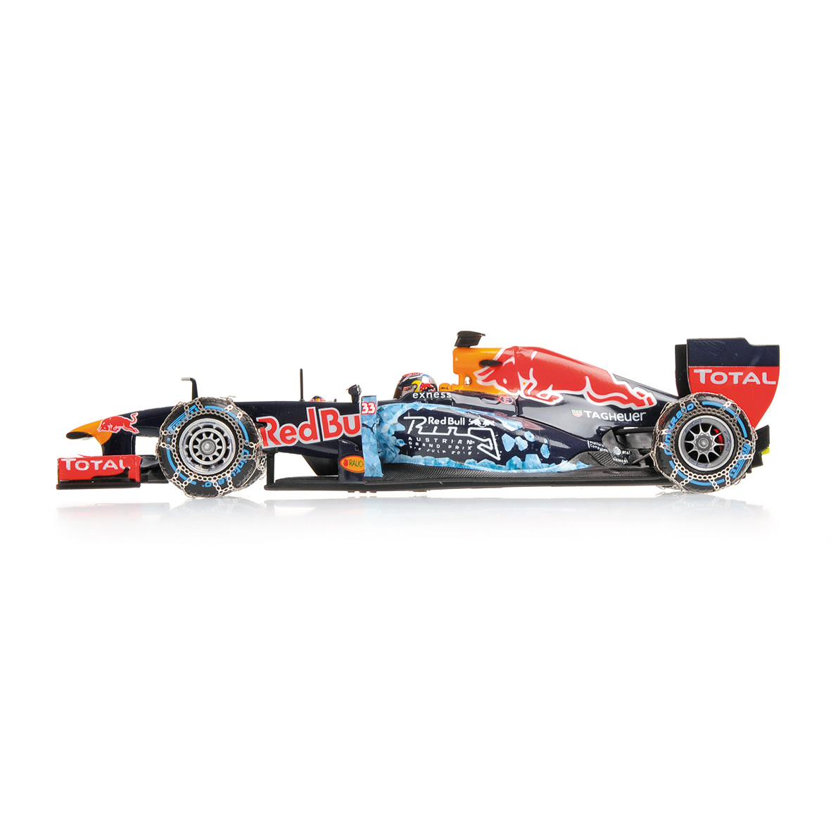 RED BULL RACING TAG HEUER RB7 - MAX VERSTAPPEN - SNOW DEMONSTR. RUN - KITZBÜHEL 14TH JANUARY 2016