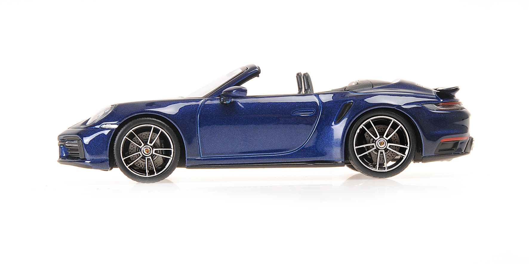 PORSCHE 911 (992) TURBO S CABRIOLET - 2019 - BLUE METALLIC