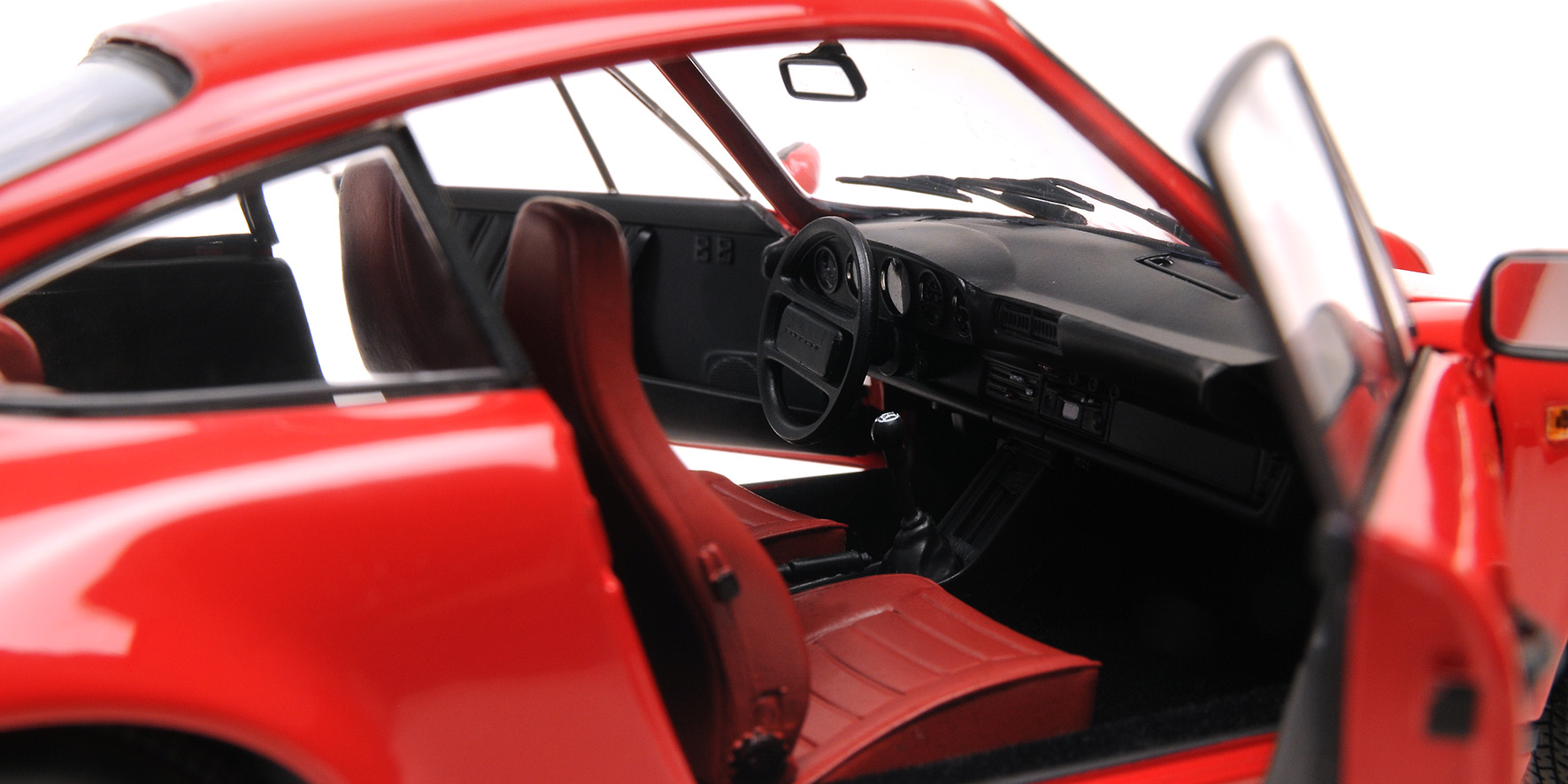 PORSCHE 911 CARRERA COUPE 3.2 - 1983 - RED