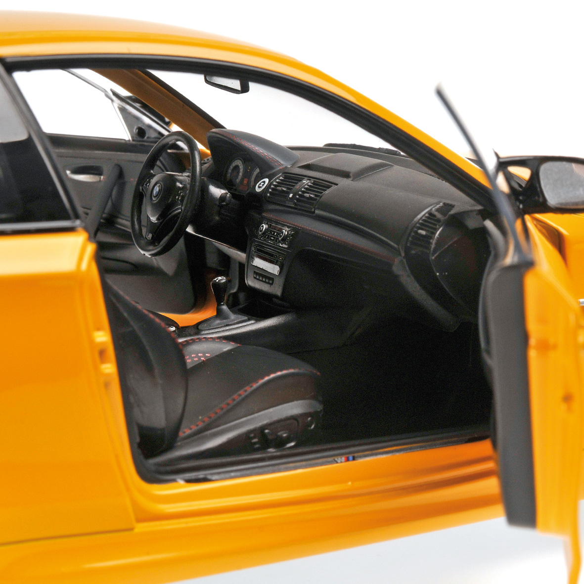 BMW 1er M COUPÉ - 2011 - YELLOW