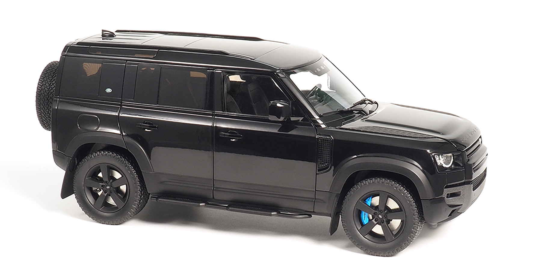 LAND ROVER DEFENDER 110 - 2020 - SANTORINI BLACK
