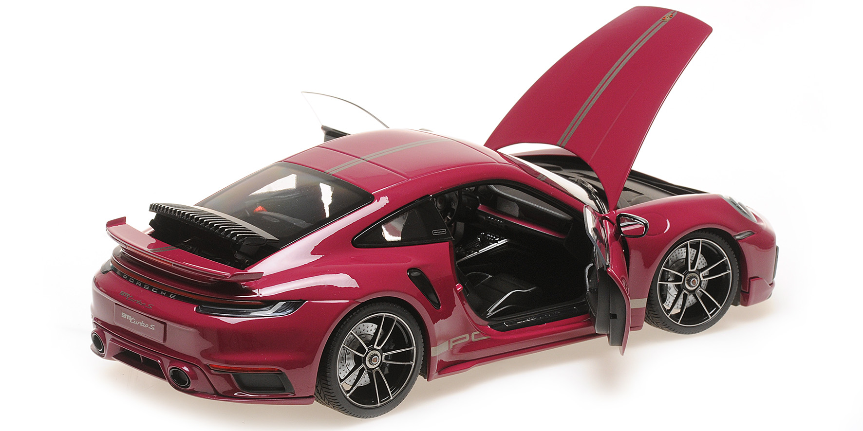 PORSCHE 911 (992) TURBO S COUPE SPORT DESIGN - 2021 - RED