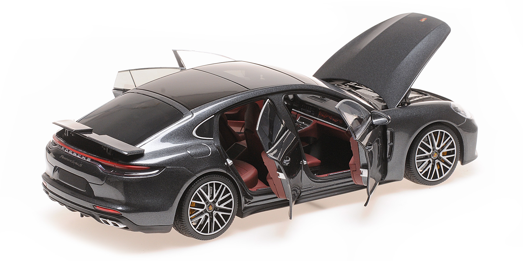 PORSCHE PANAMERA TURBO S - 2020 - GREY METALLIC