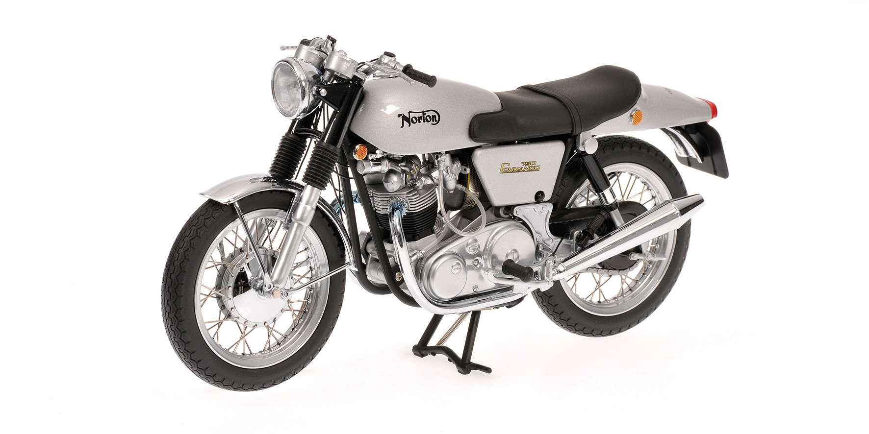 NORTON COMMANDO 750 FASTBACK - 1969 - SILVER