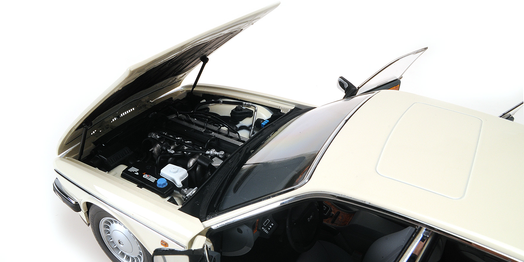 JAGUAR DAIMLER XJ6 (XJ40) - GLACIER WHITE