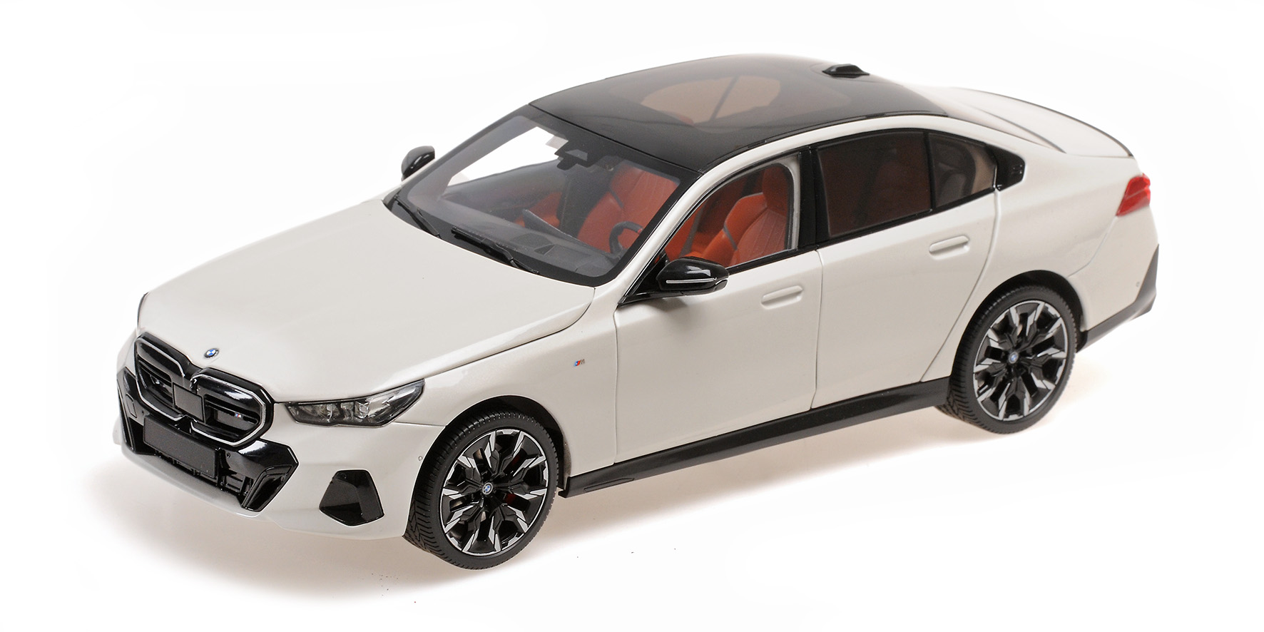 BMW i5 - 2023 - WHITE METALLIC