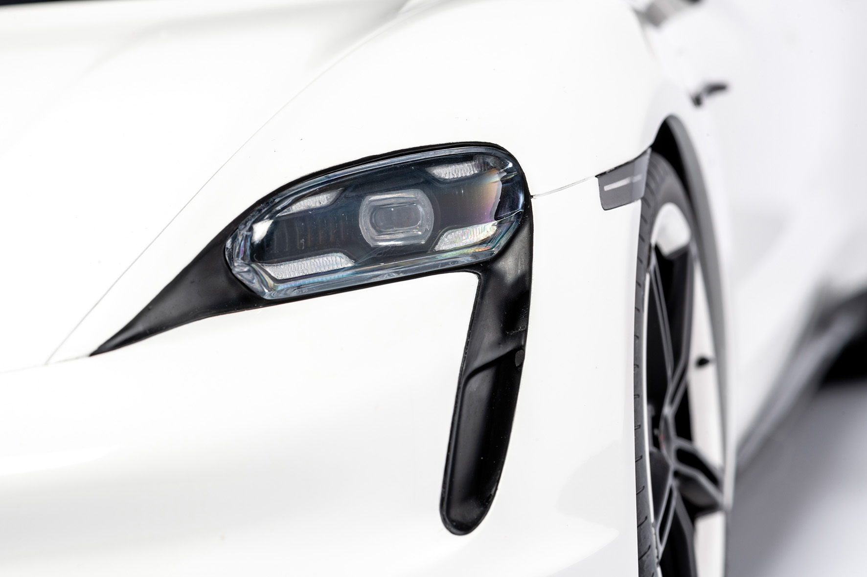 PORSCHE TAYCAN TURBO S - 2020 - WEISS