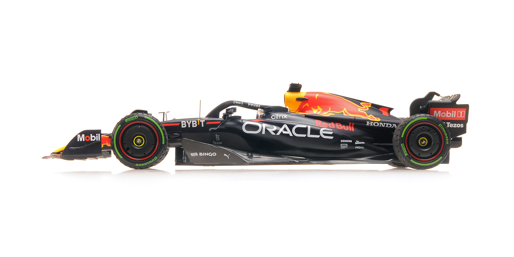 ORACLE RED BULL RACING RB18 -  VERSTAPPEN - WINNER JAPANESE GP 2022 -  W/PITBOARD - WORLD CHAMPION