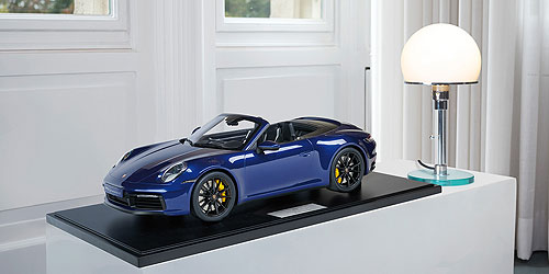 PORSCHE 911 (992) CARRERA 4S CABRIOLET - 2020 - ENZIAN BLUE METALLIC