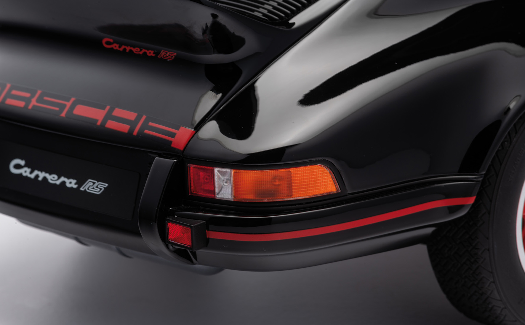PORSCHE 911 CARRERA RS 2.7 LEICHTBAU - 1972 - SCHWARZ ROTES DEKOR