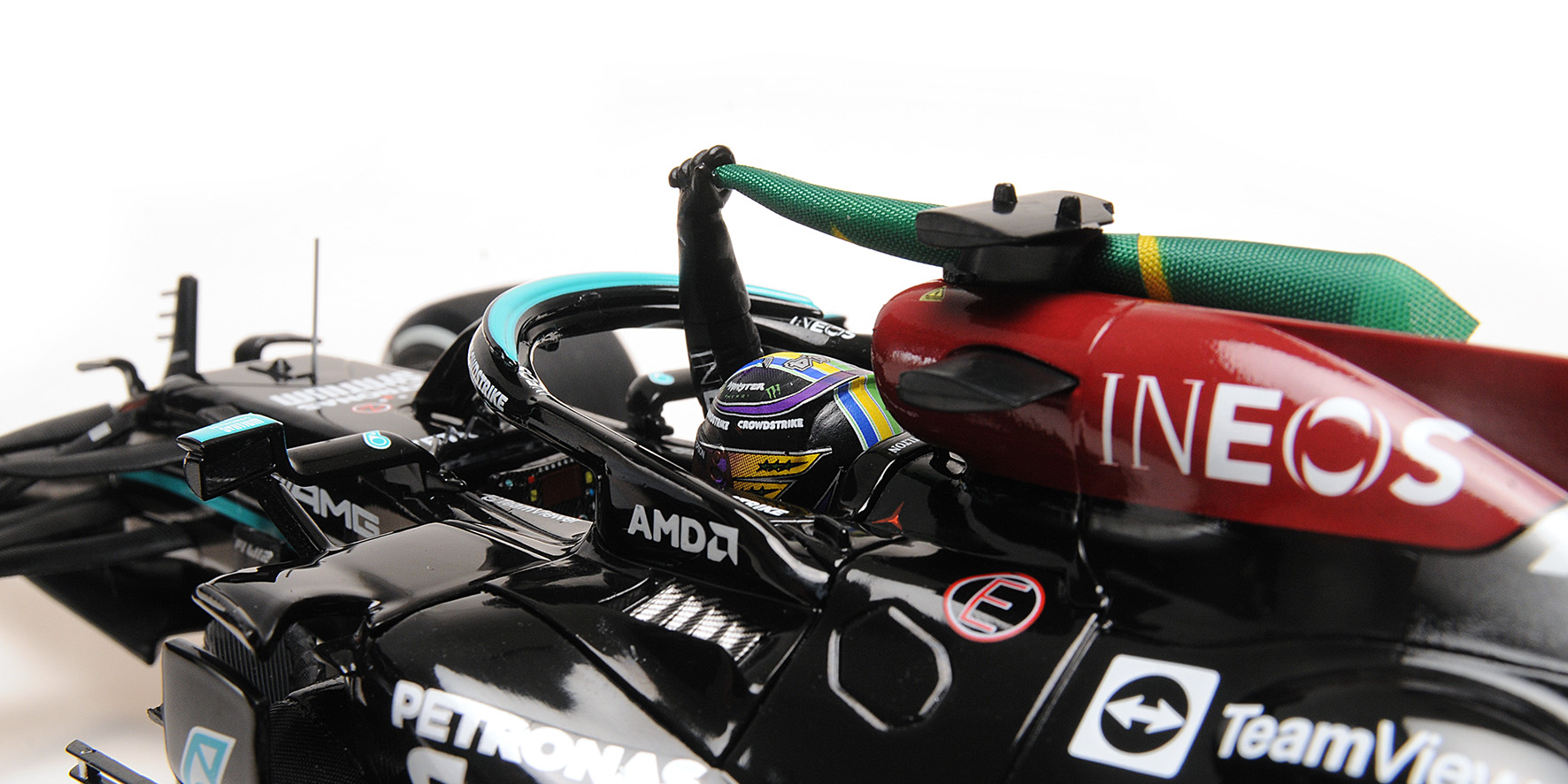 MERCEDES-AMG PETRONAS FORMULA ONE TEAM W12 E PERFORMANCE - HAMILTON - 1ST BRAZILIAN GP 2021 W/FLAG