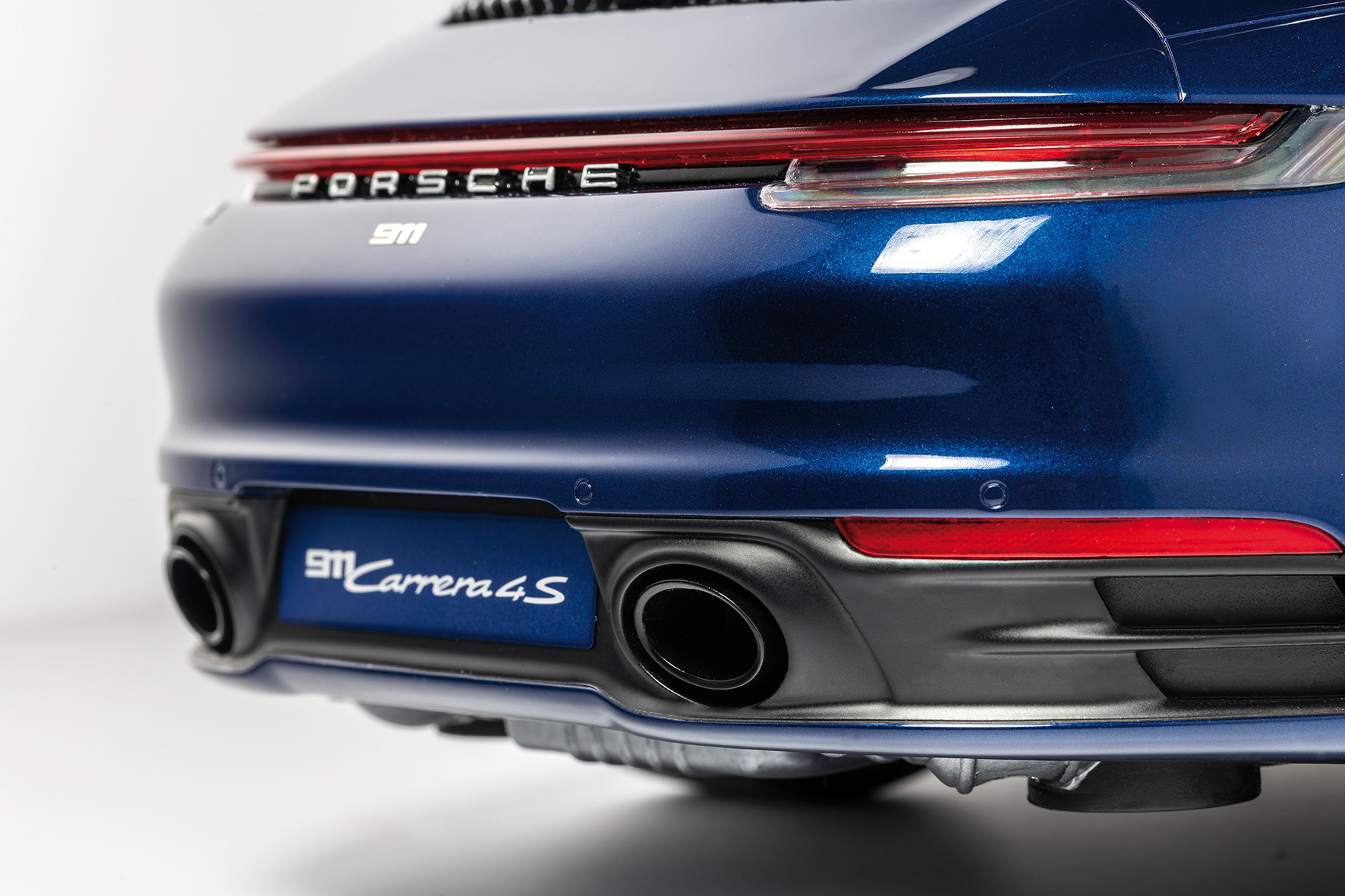 PORSCHE 911 (992) CARRERA 4S CABRIOLET - 2020 - ENZIAN BLUE METALLIC