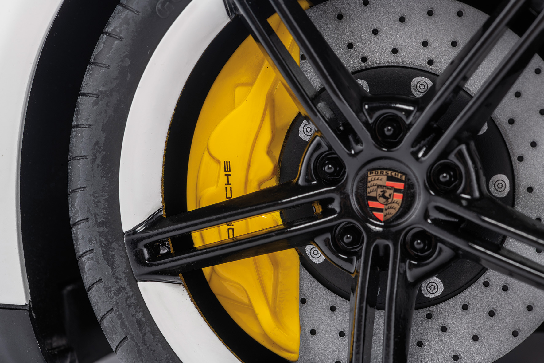PORSCHE TAYCAN TURBO S - 2020 - WEISS