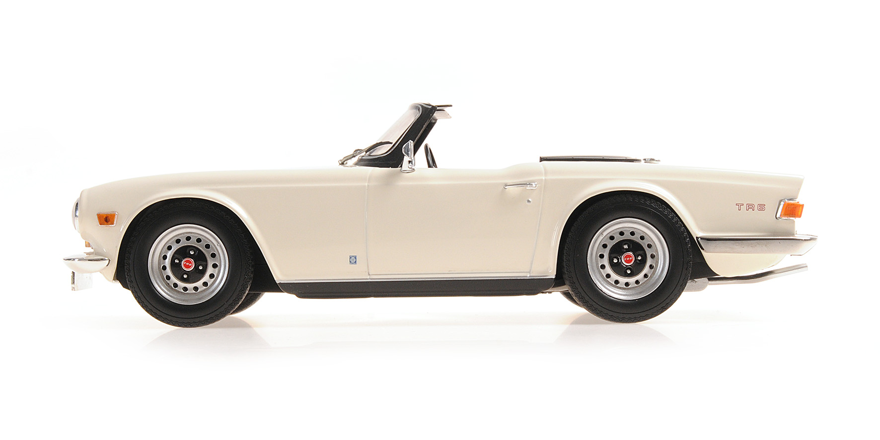 TRIUMPH TR6 - 1969- WHITE (LHD)