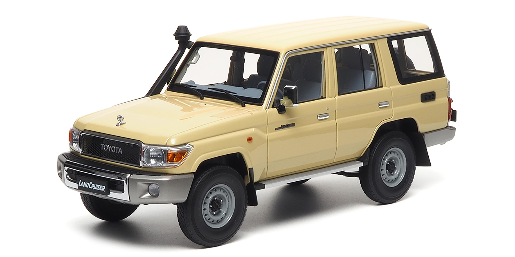 TOYOTA LAND CRUISER 76 - 2017 - CREAM
