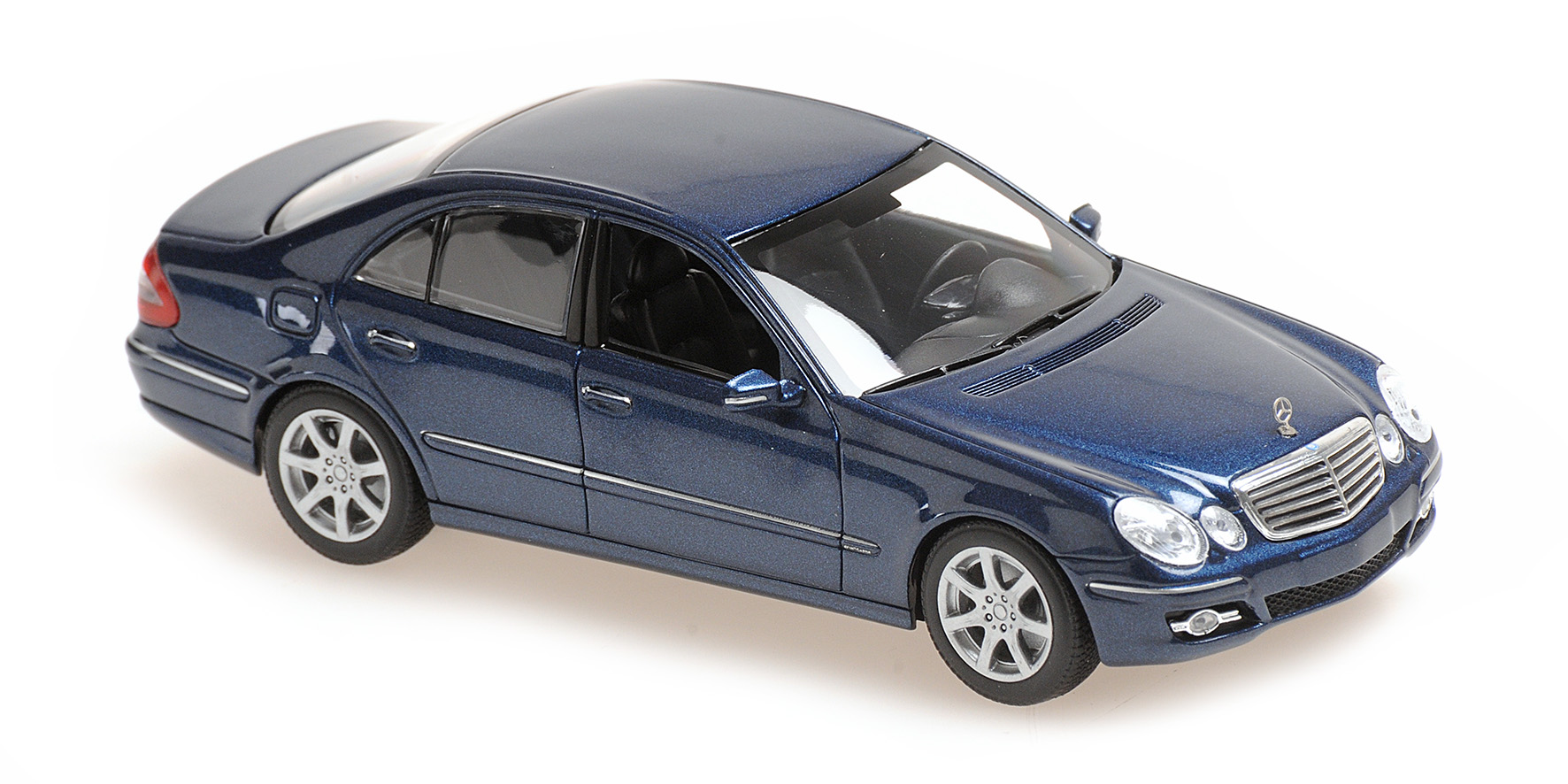 MERCEDES-BENZ E-CLASS (W211) - 2006 - DARK BLUE METALLIC