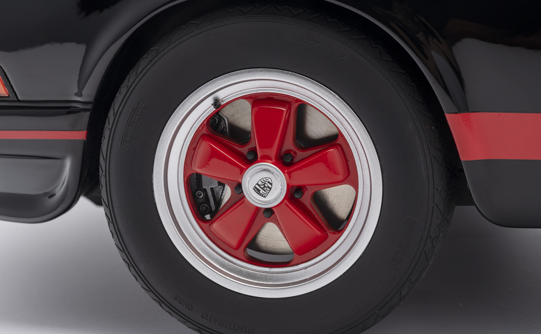 PORSCHE 911 CARRERA RS 2.7 LEICHTBAU - 1972 - SCHWARZ ROTES DEKOR