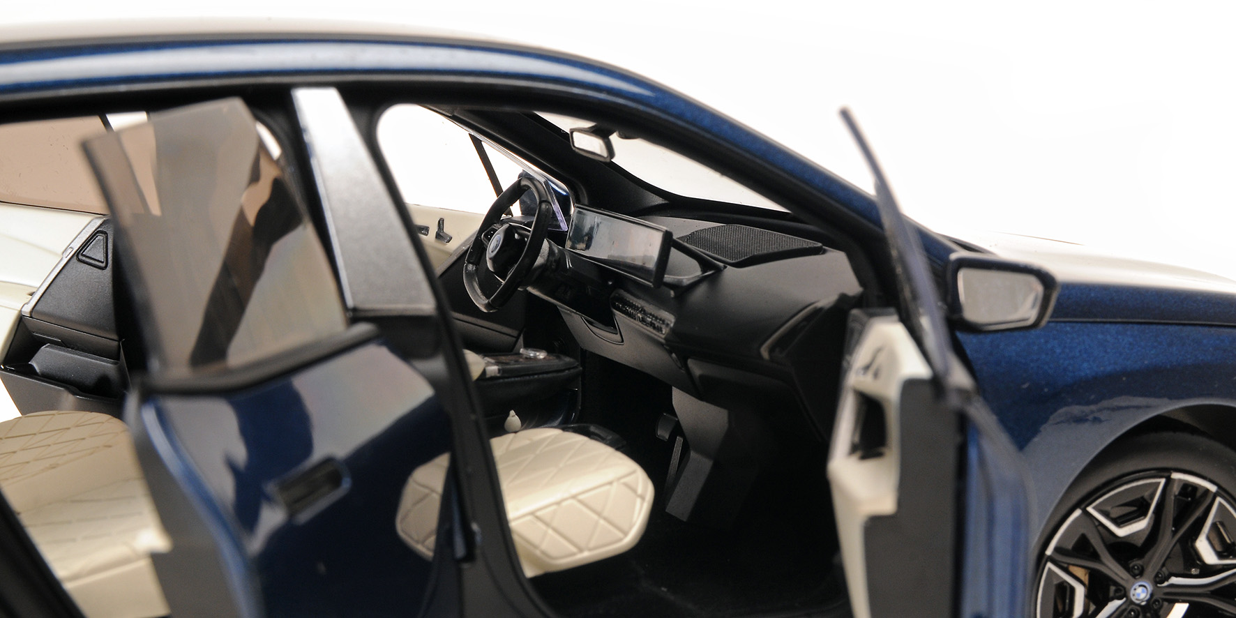 BMW iX - 2022 - BLUE METALLIC