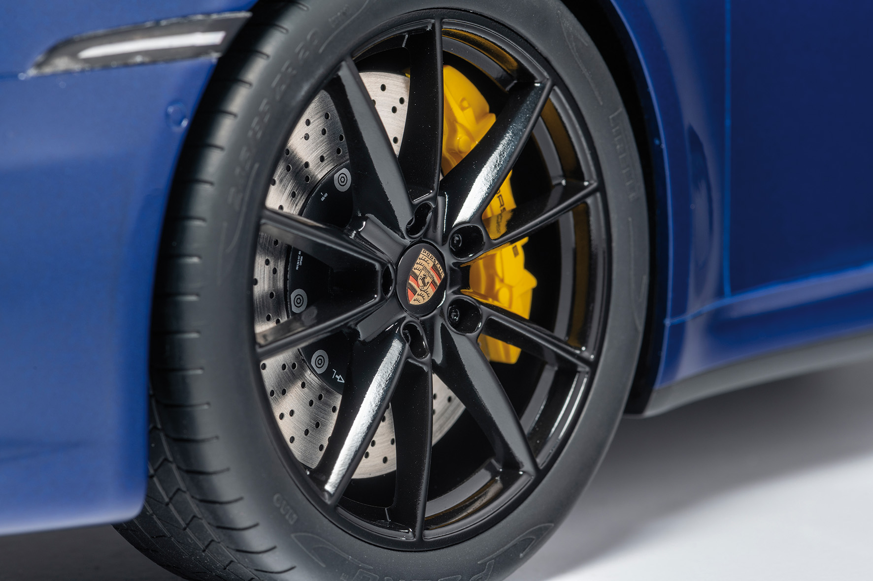 PORSCHE 911 (992) CARRERA 4S CABRIOLET - 2020 - ENZIAN BLUE METALLIC