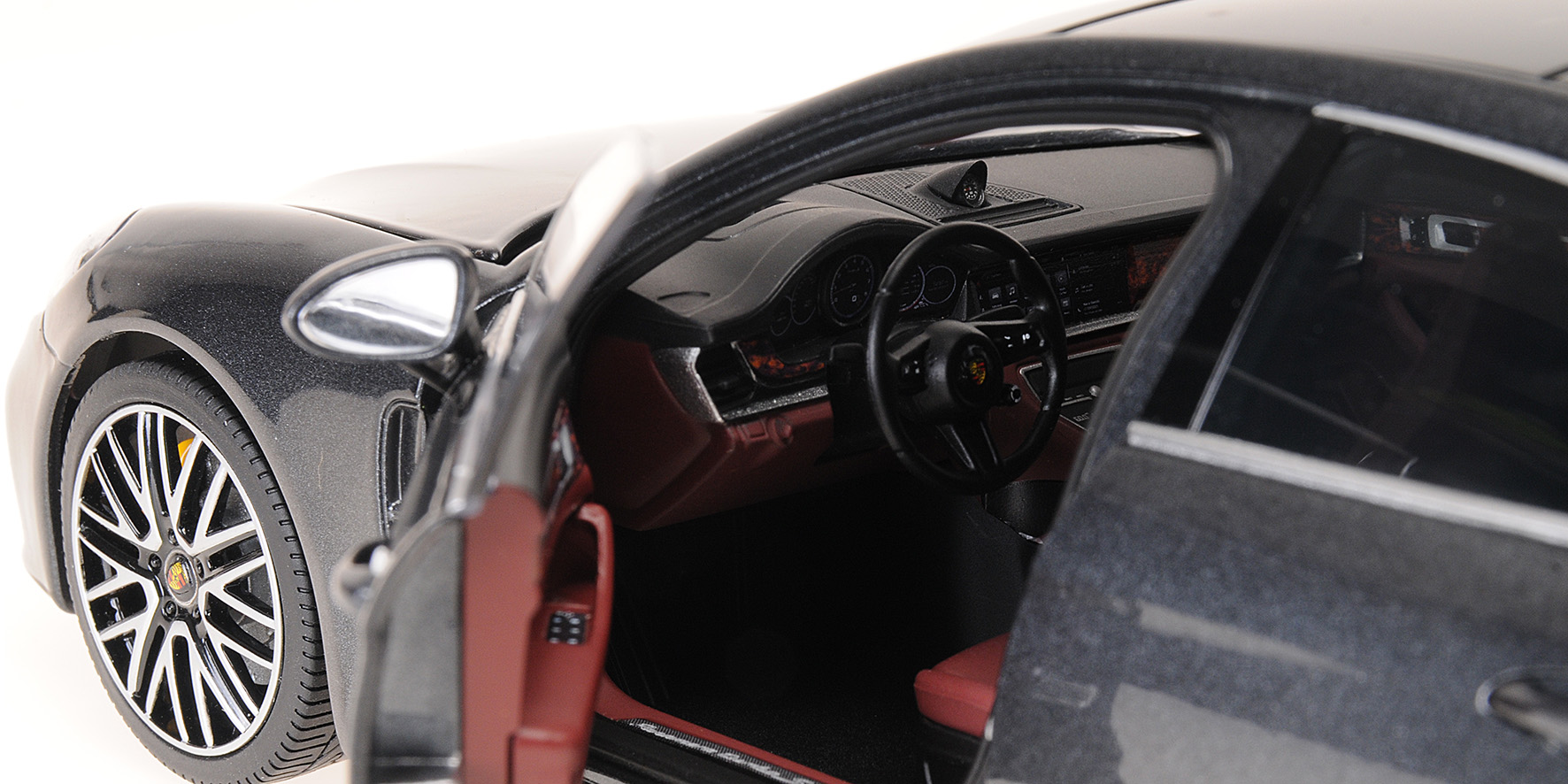 PORSCHE PANAMERA TURBO S - 2020 - GREY METALLIC