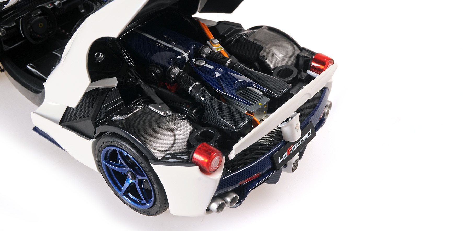 FERRARI LAFERRARI - WHITE/BLUE