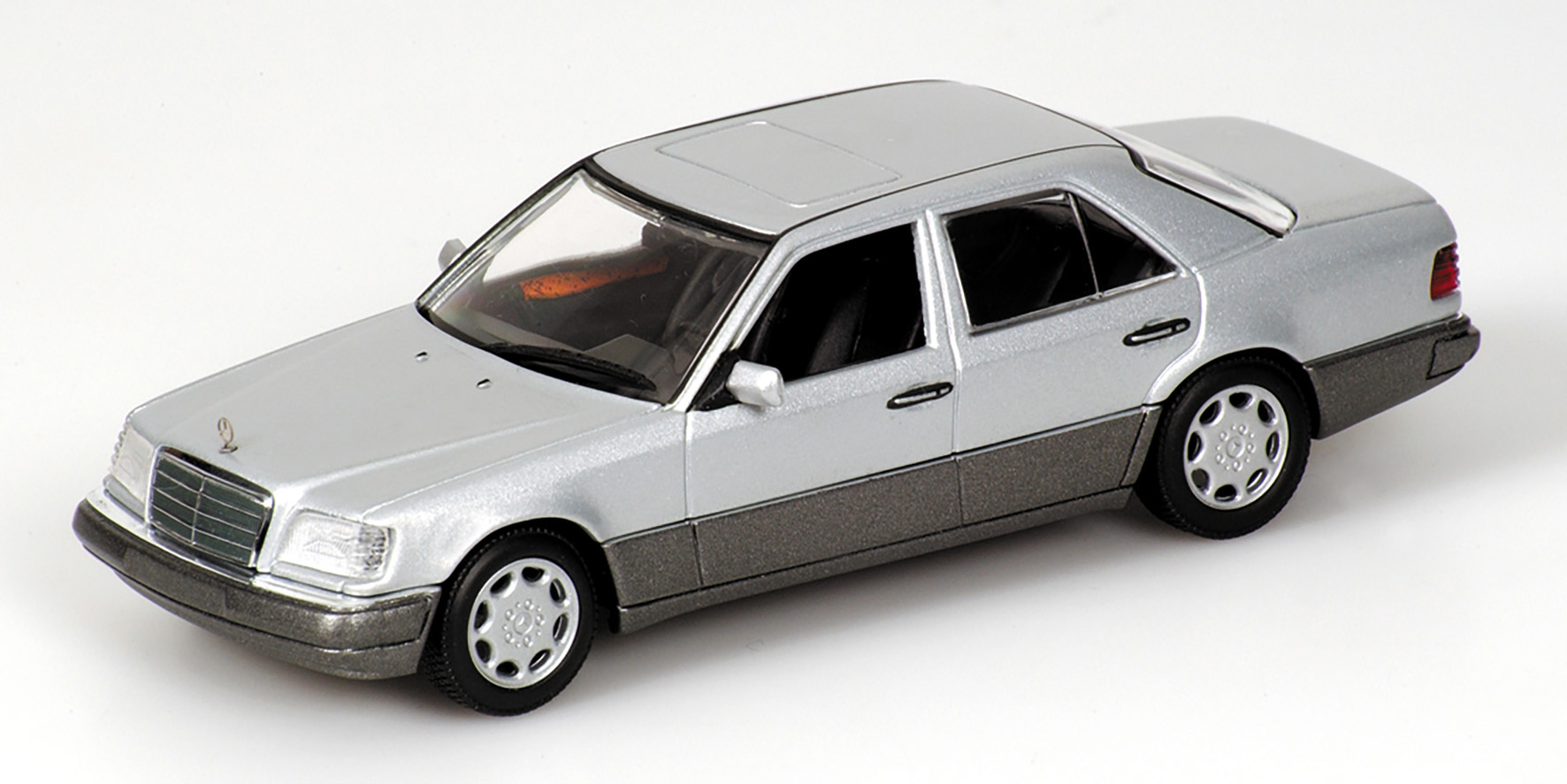 MERCEDES-BENZ E-CLASS - 1994 - SILVER