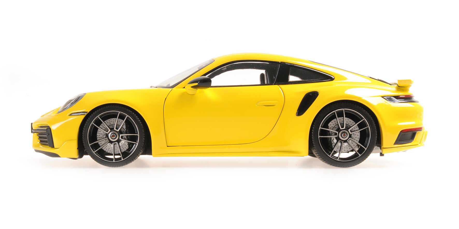 PORSCHE 911 (992) TURBO S COUPE SPORT DESIGN - 2021 - YELLOW