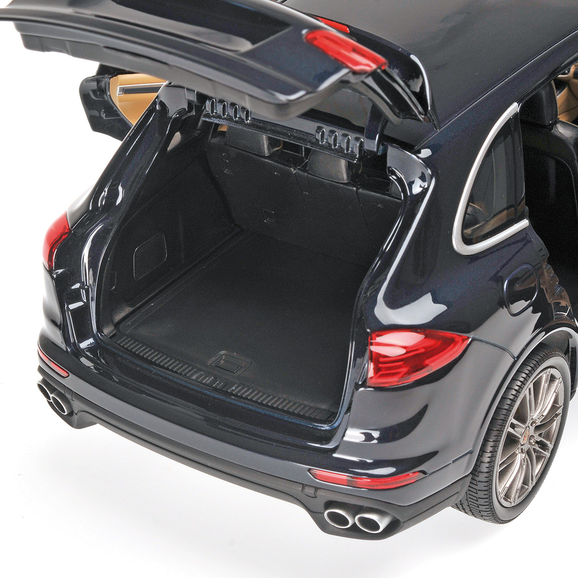 PORSCHE CAYENNE TURBO S - 2014 - BLUE METALLIC