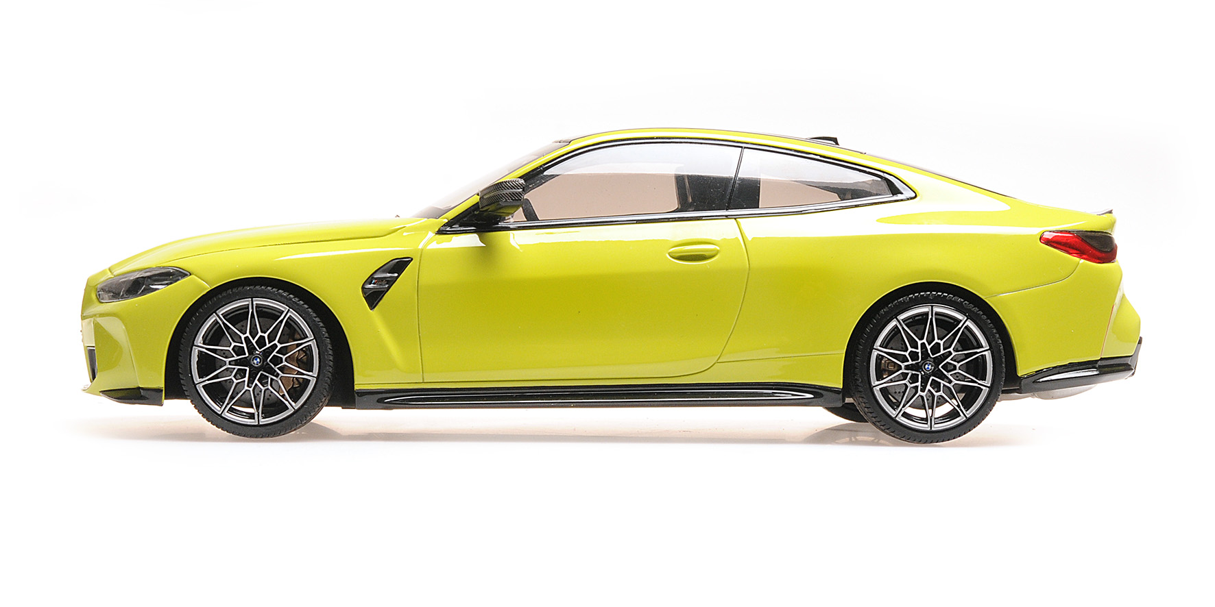 BMW M4 - 2020 - YELLOW