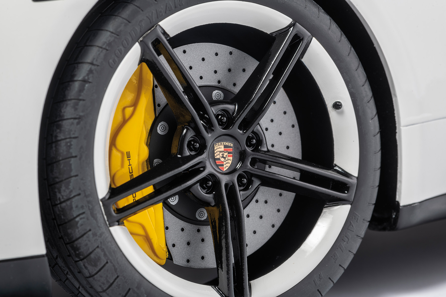PORSCHE TAYCAN TURBO S - 2020 - WEISS