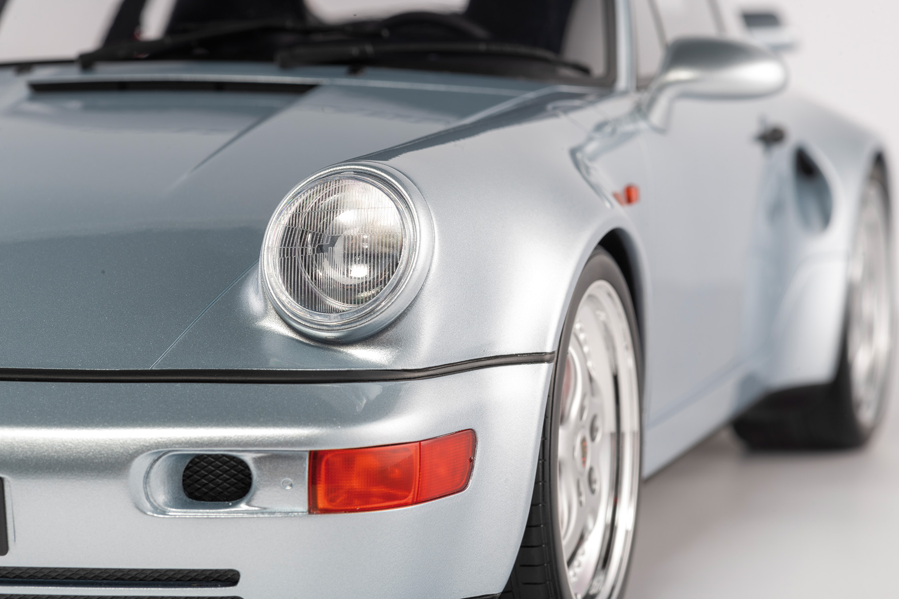 PORSCHE 911 (964) TURBO S - 1992 - POLARSILBER