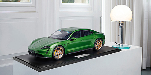 PORSCHE TAYCAN TURBO S - 2020 - MAMBAGRÜNMETALLIC
