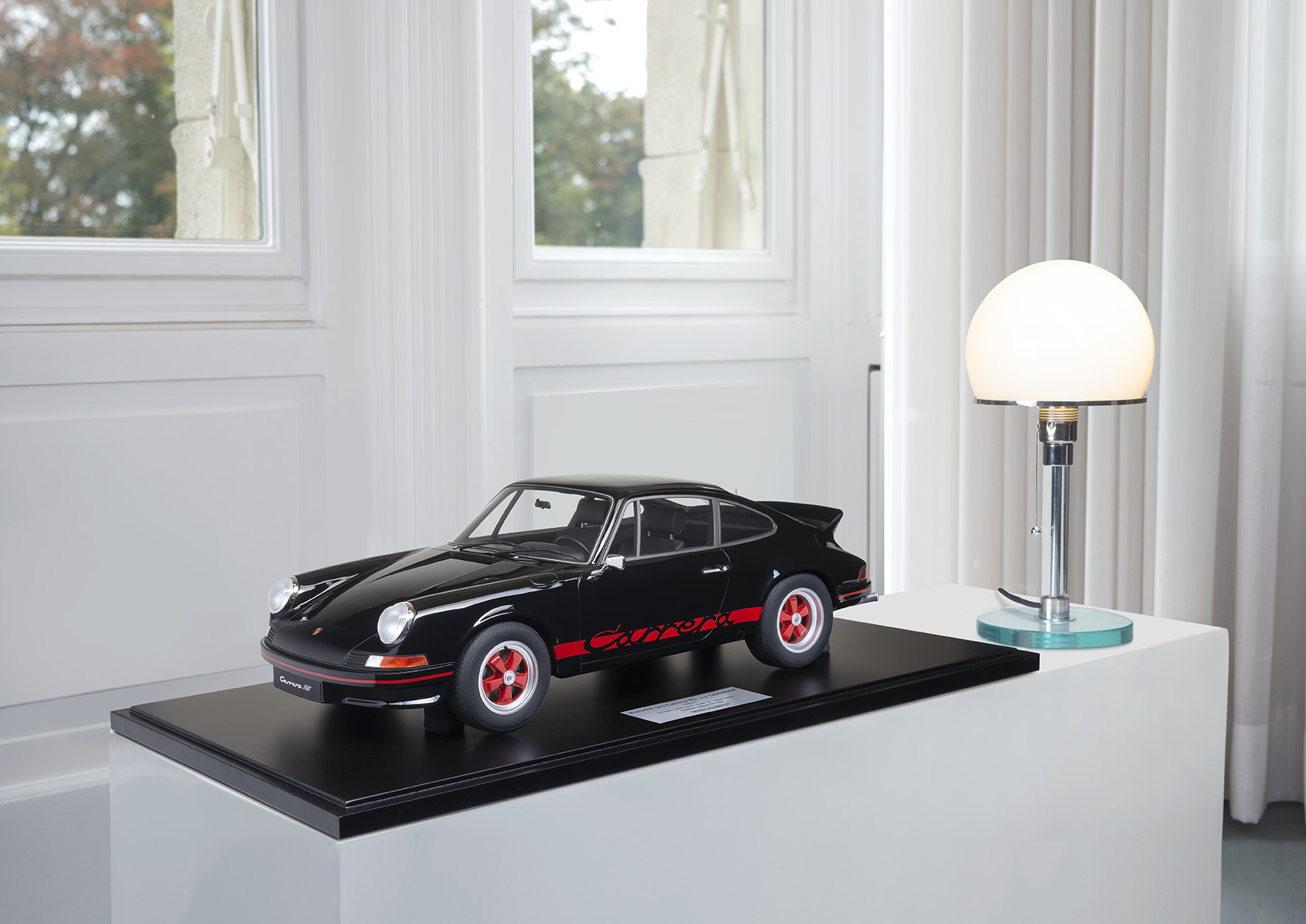 PORSCHE 911 CARRERA RS 2.7 LEICHTBAU - 1972 - SCHWARZ ROTES DEKOR