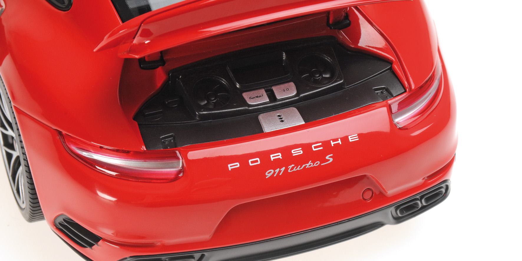 PORSCHE 911 TURBO S - 2016 - RED