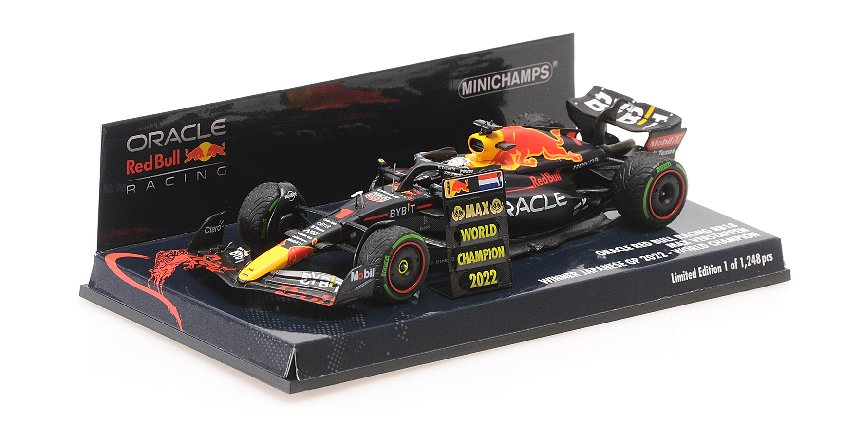 ORACLE RED BULL RACING RB18 -  VERSTAPPEN - WINNER JAPANESE GP 2022 -  W/PITBOARD - WORLD CHAMPION