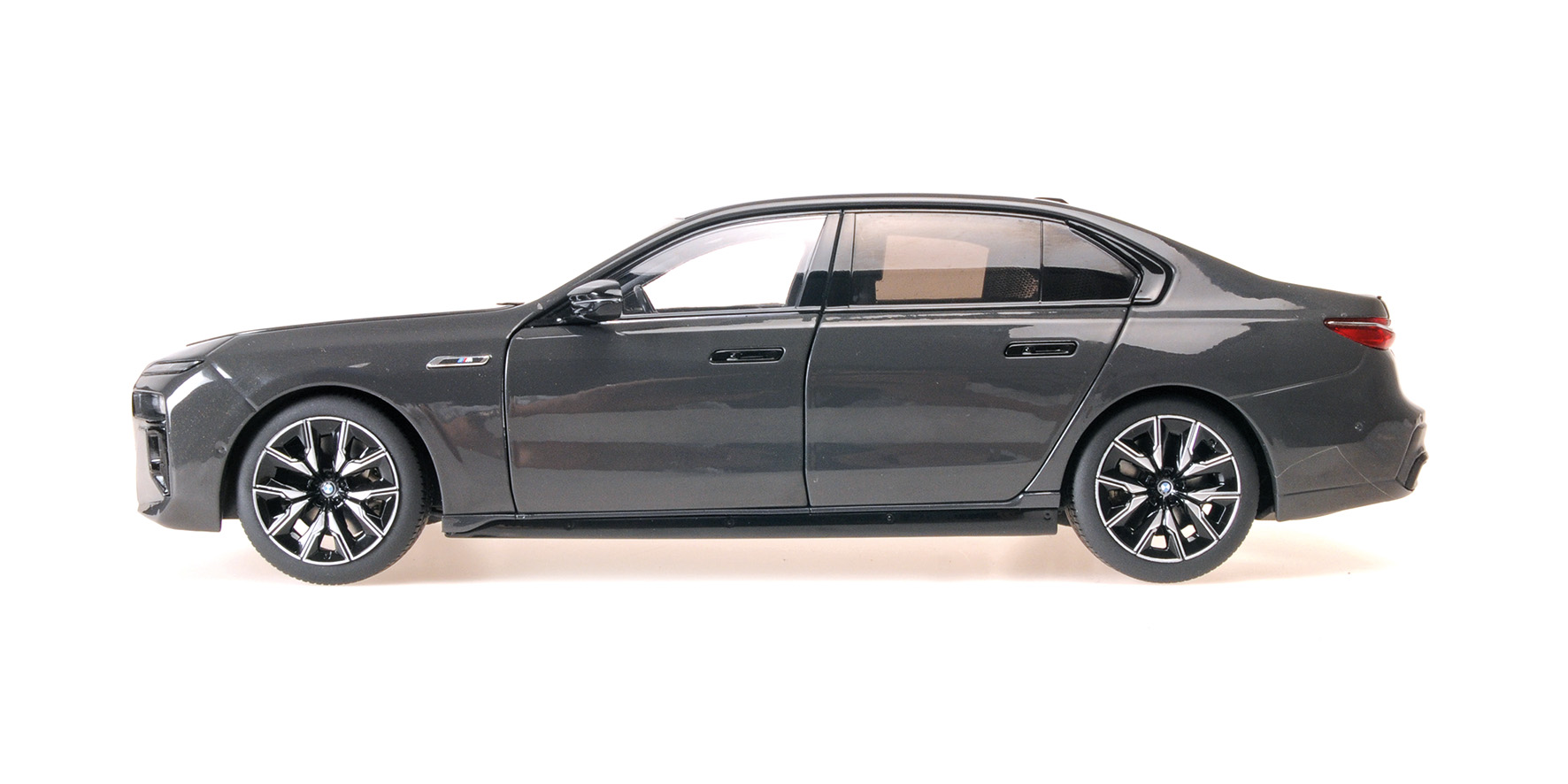 BMW i7 M70 (G70) - 2024 - GREY METALLIC