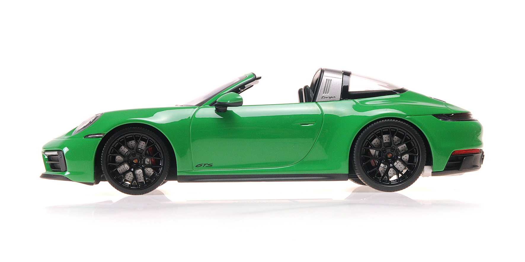 PORSCHE 911 (992)  TARGA 4 GTS - 2021 - GREEN