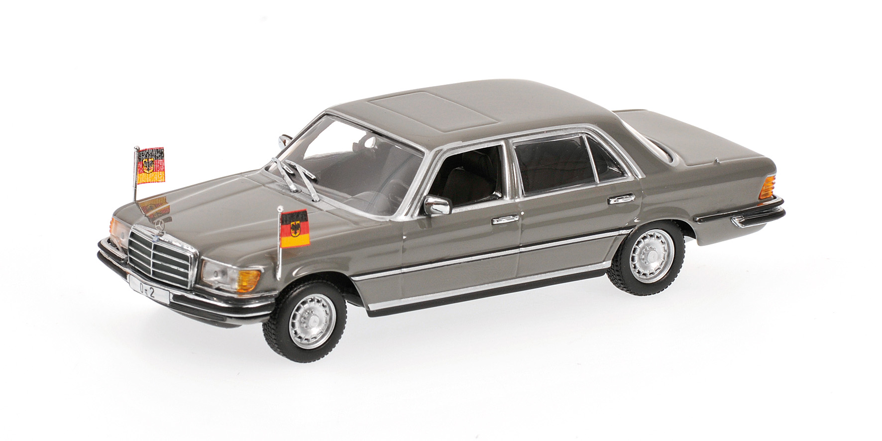 MERCEDES-BENZ 350 SEL (W 116) -1972 - 'HELMUT SCHMIDT' - WITH FIGURINE