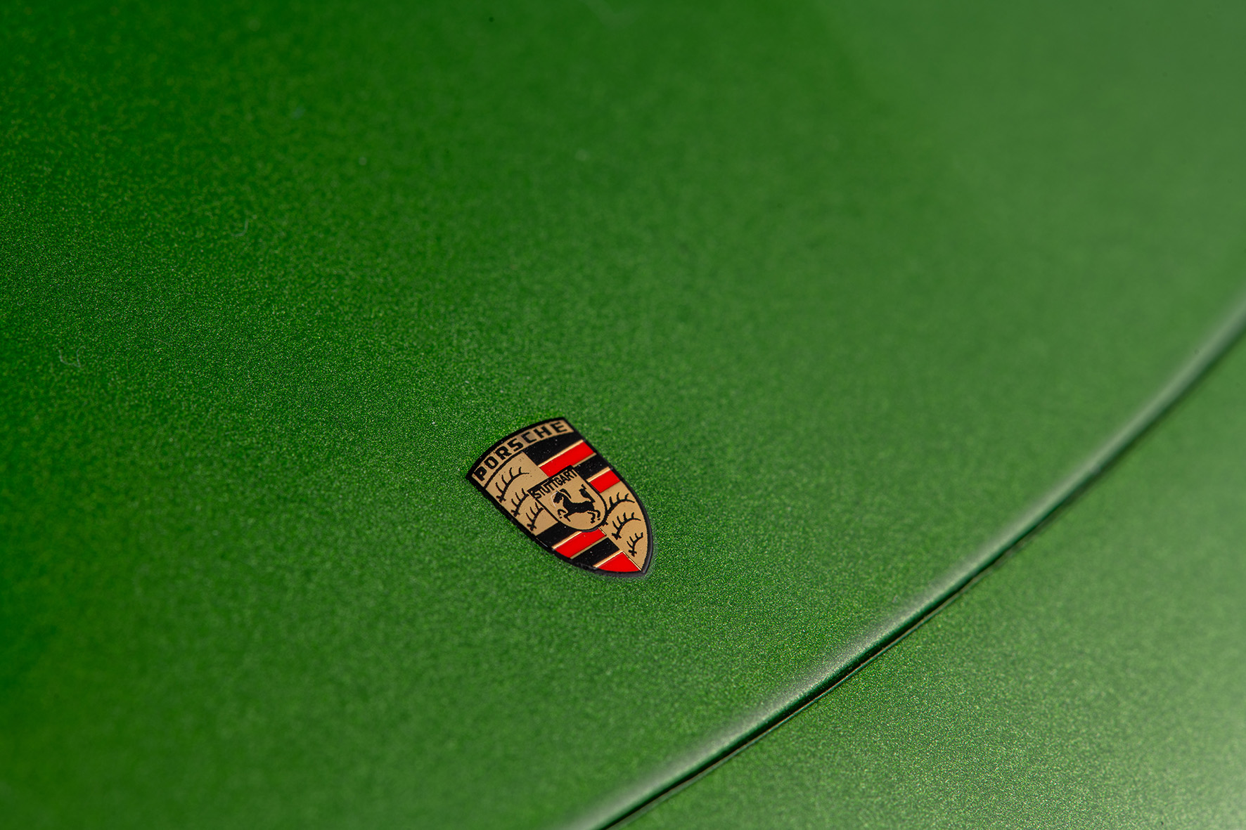 PORSCHE TAYCAN TURBO S - 2020 - MAMBAGRÜNMETALLIC