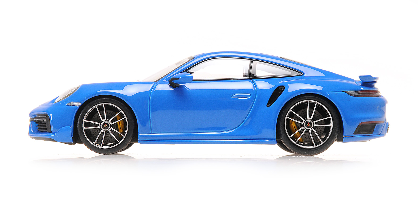 PORSCHE 911 (992) TURBO S COUPE SPORT DESIGN - 2021 - BLUE