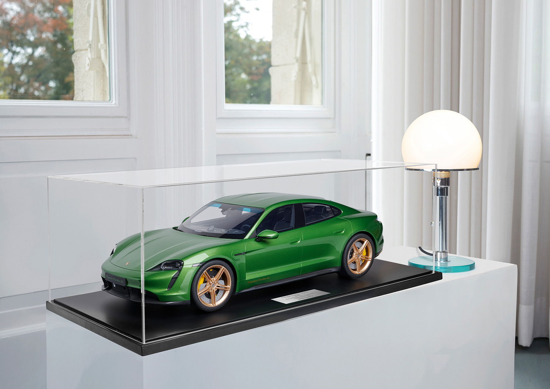 PORSCHE TAYCAN TURBO S - 2020 - MAMBAGRÜNMETALLIC
