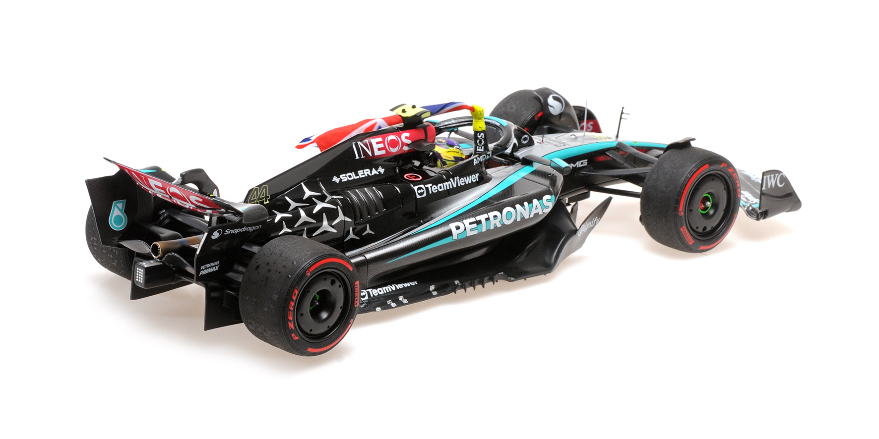 MERCEDES-AMG PETRONAS F1 TEAM F1 W15 E PERFORMANCE - L. HAMILTON - WINNER BRITISH GP 2024 W/ FLAG