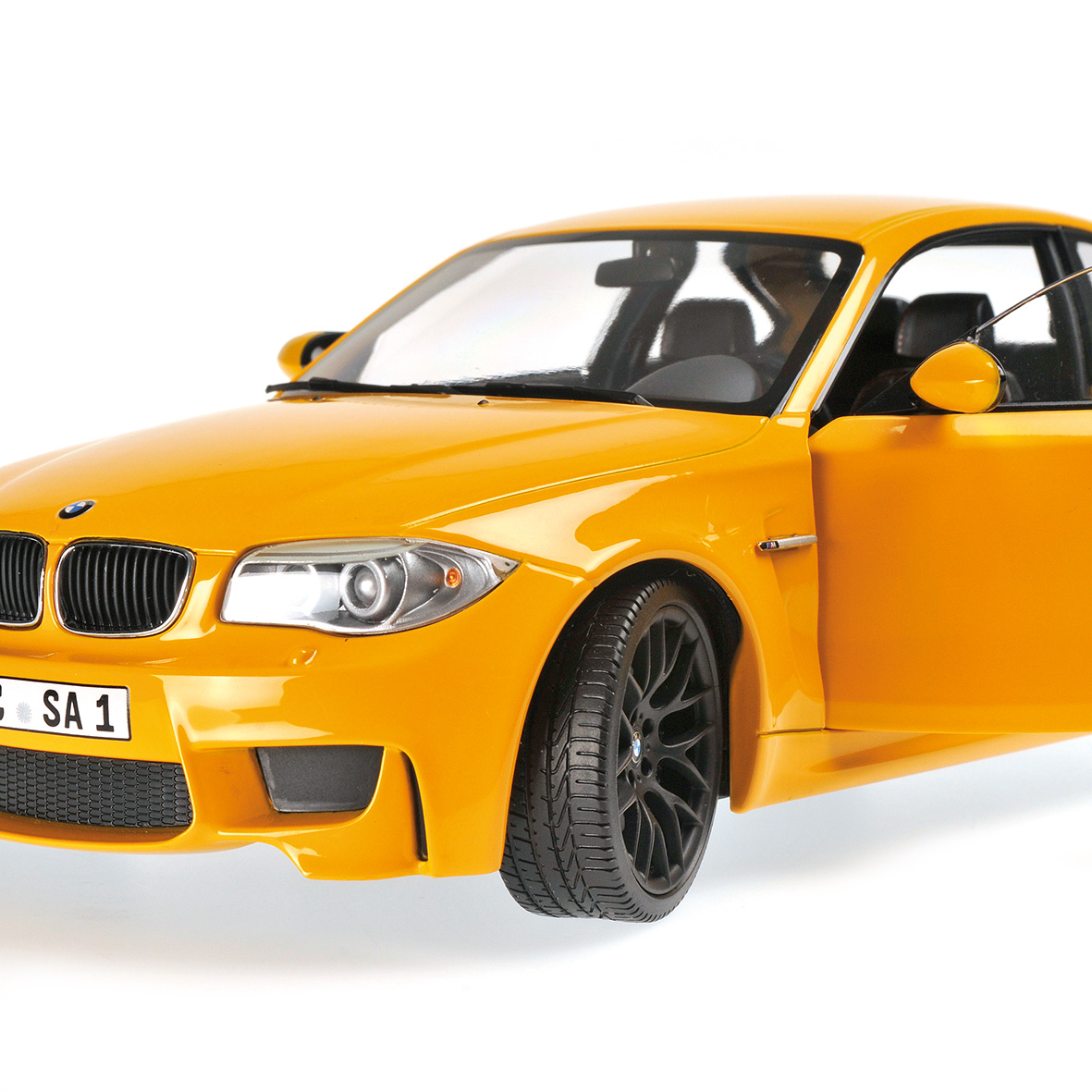BMW 1er M COUPÉ - 2011 - YELLOW